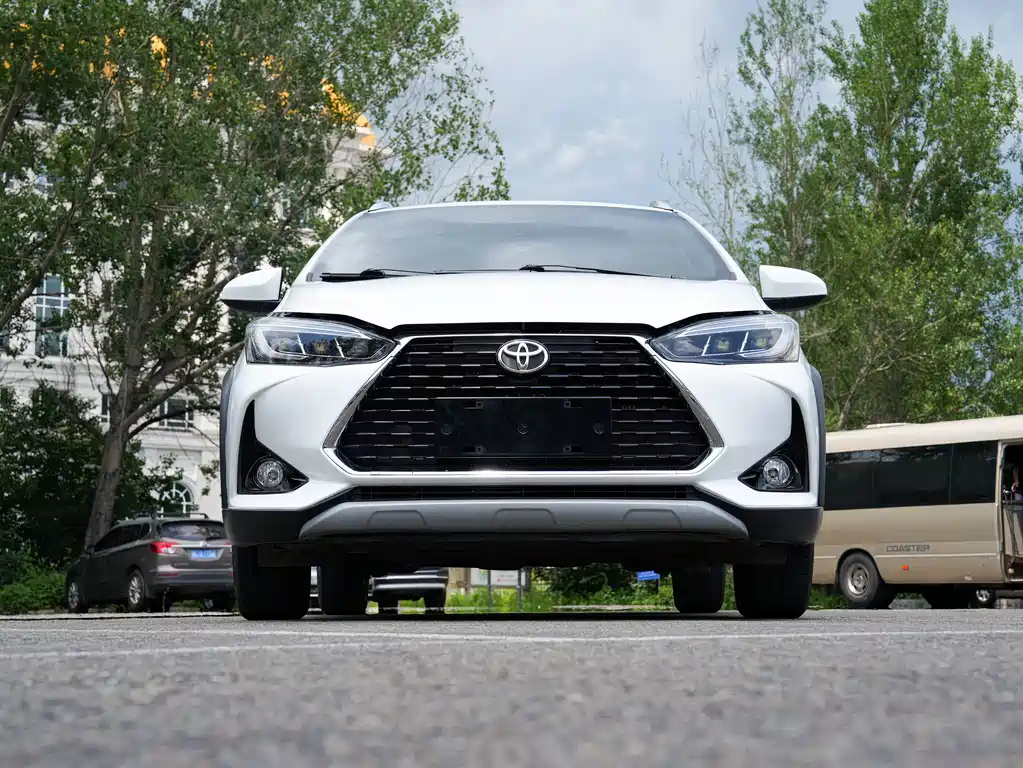 Toyota Yaris L — фото 2