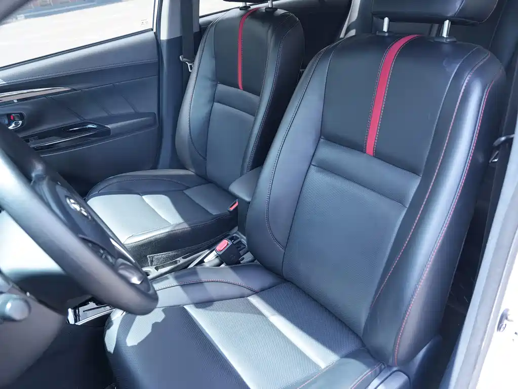 Toyota Yaris L — фото 13