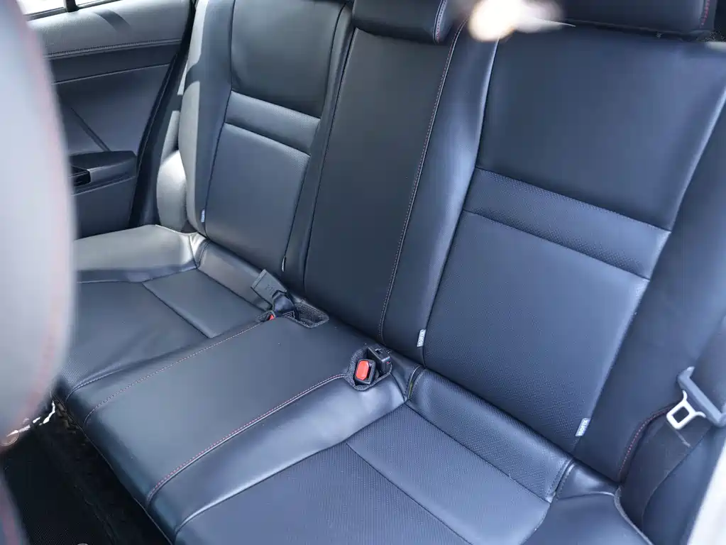 Toyota Yaris L — фото 14