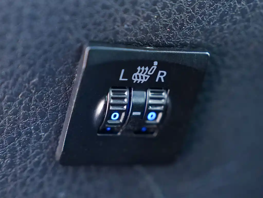 Toyota Yaris L — фото 17