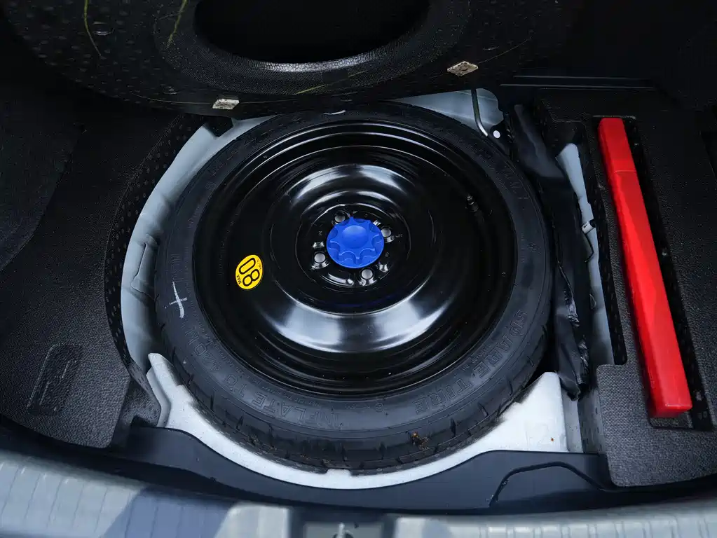 Toyota Yaris L — фото 19
