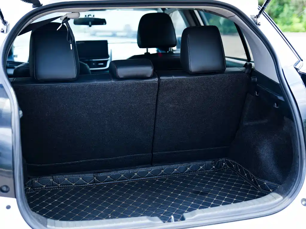 Toyota Yaris L — фото 20