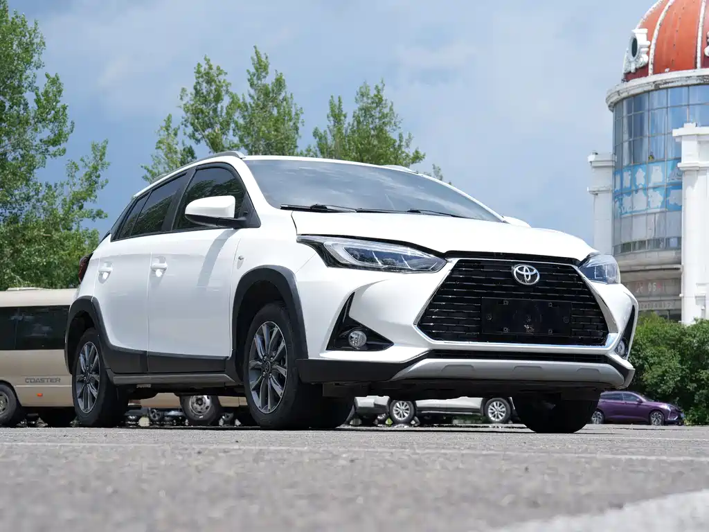 Toyota Yaris L — фото 3