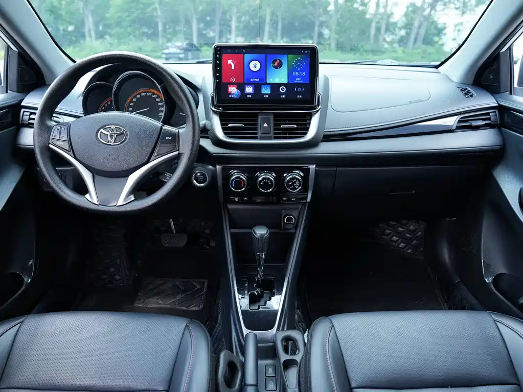 Toyota Yaris L — фото 10