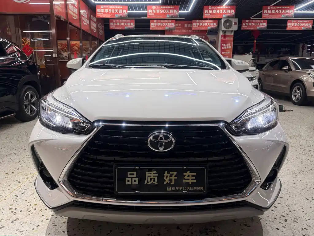 Toyota Yaris L — фото 2