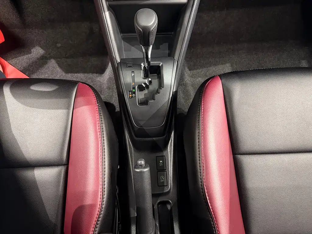 Toyota Yaris L — фото 14