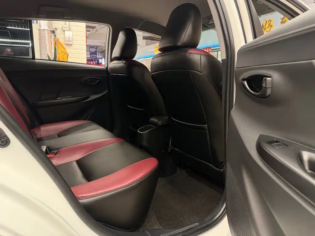 Toyota Yaris L — фото 19