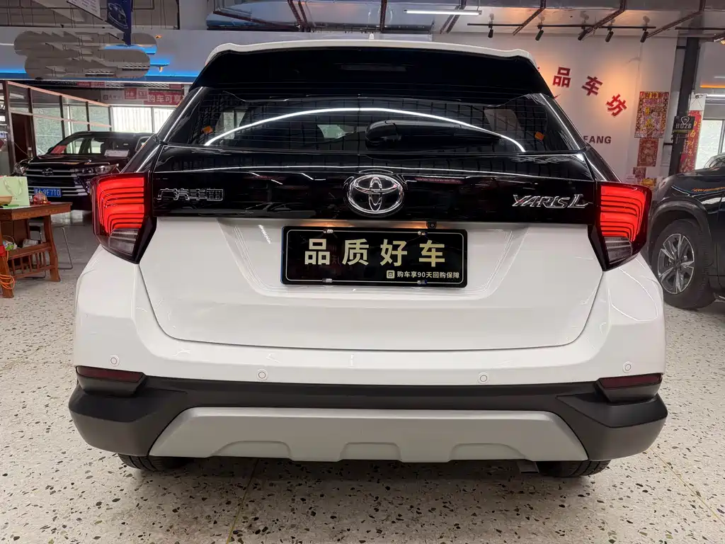 Toyota Yaris L — фото 4