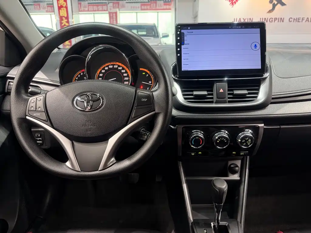Toyota Yaris L — фото 7
