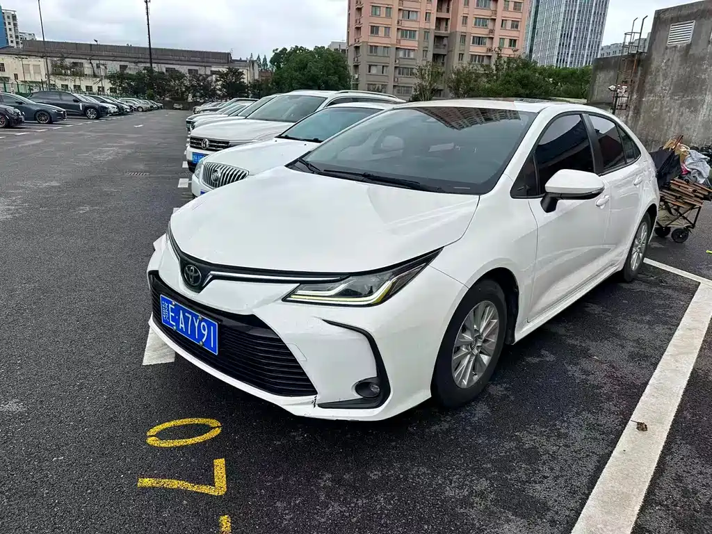 Toyota Corolla — фото 2