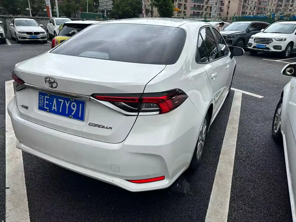 Toyota Corolla — фото 14