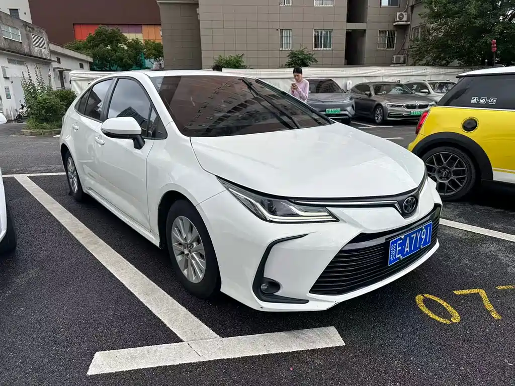 Toyota Corolla — фото 3