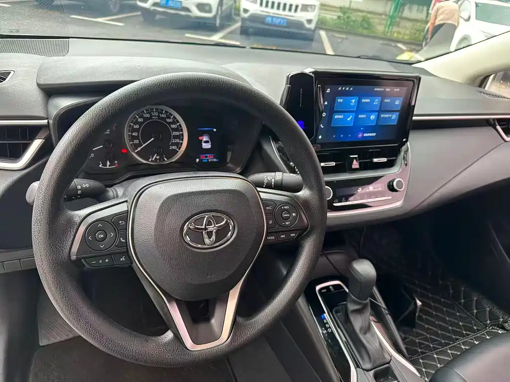 Toyota Corolla — фото 8