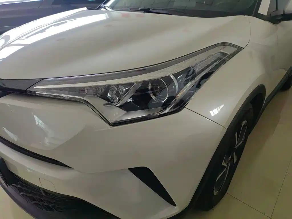 Toyota C-HR — фото 18