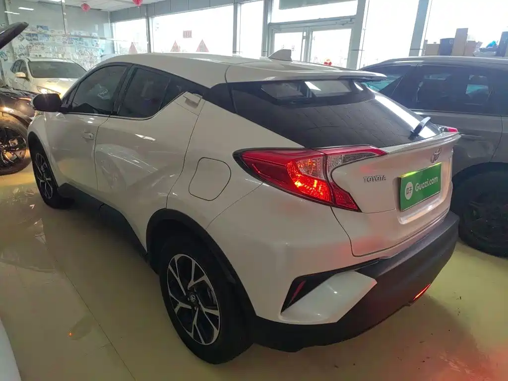 Toyota C-HR — фото 23