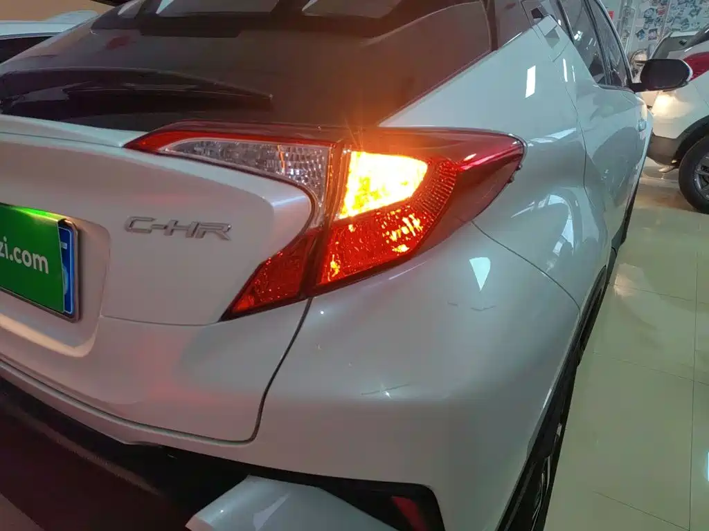 Toyota C-HR — фото 24