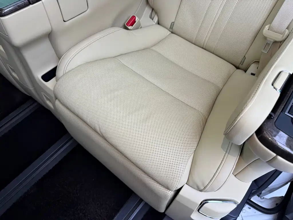 Toyota Alphard — фото 14