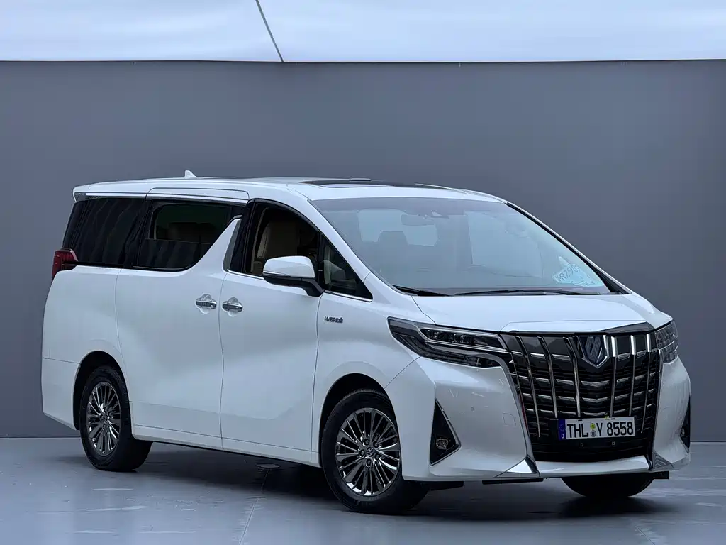 Toyota Alphard — фото 3