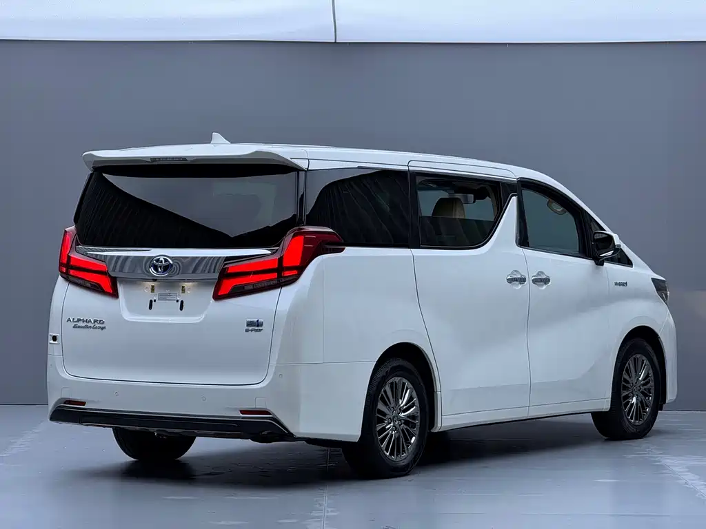 Toyota Alphard — фото 5
