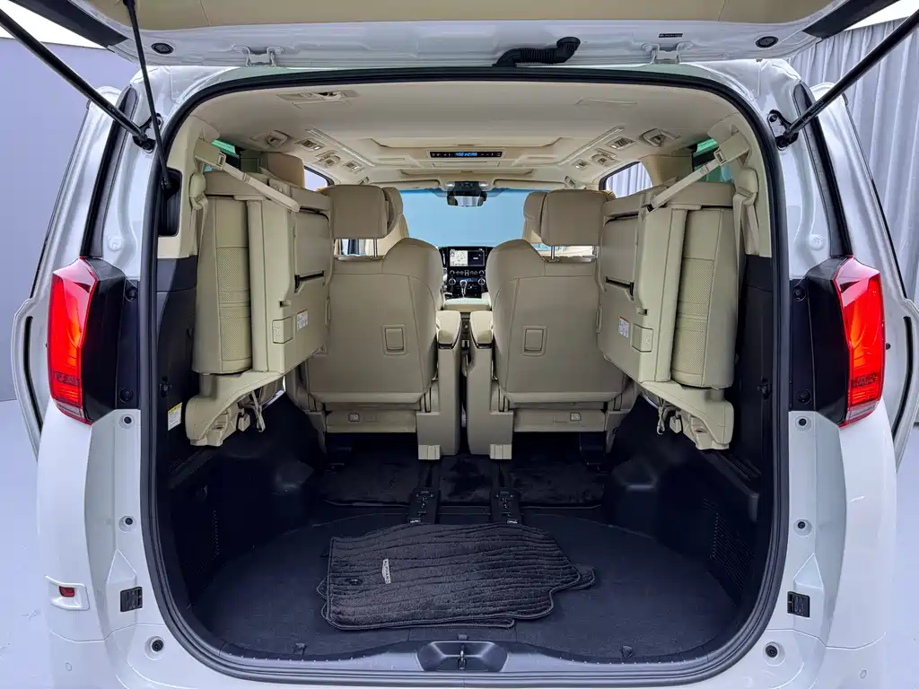 Toyota Alphard — фото 6