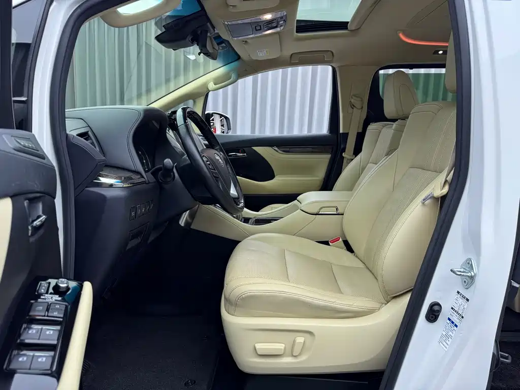 Toyota Alphard — фото 10