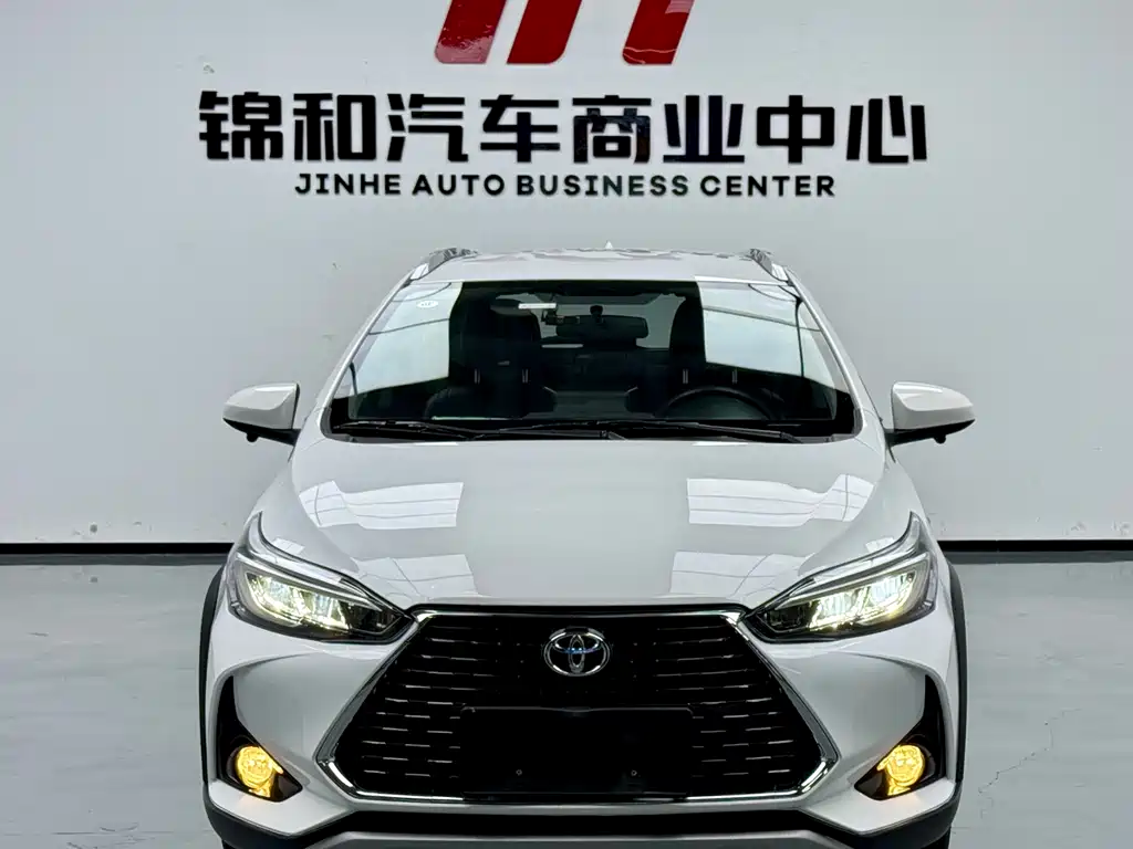 Toyota Yaris L — фото 2