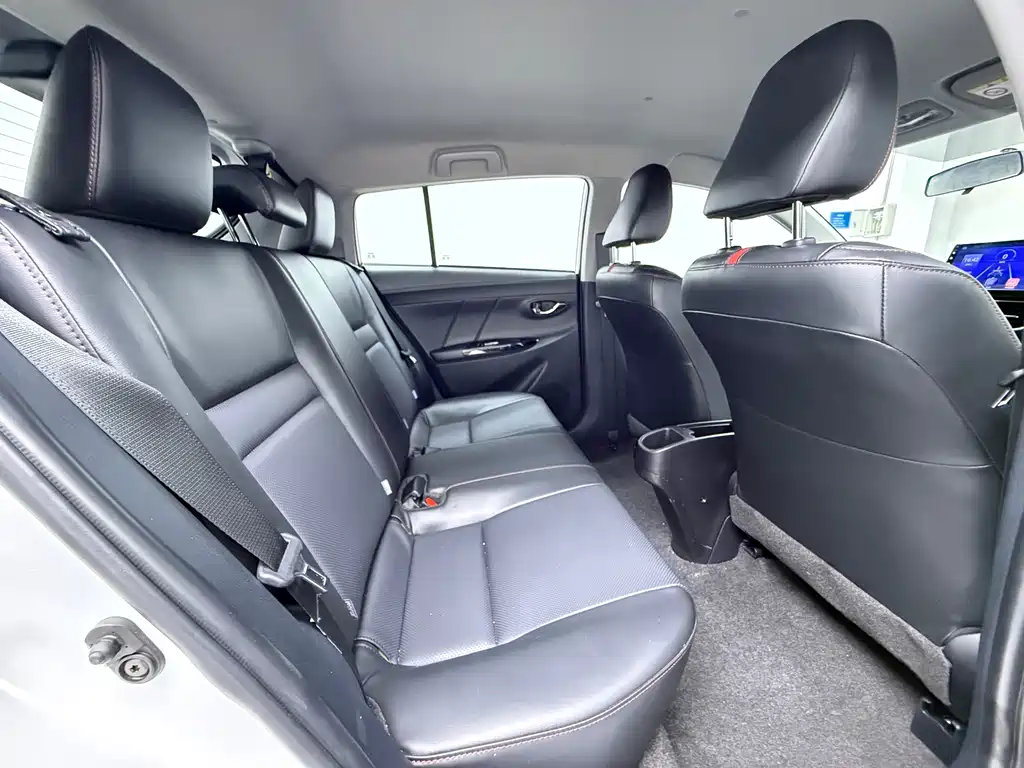 Toyota Yaris L — фото 11