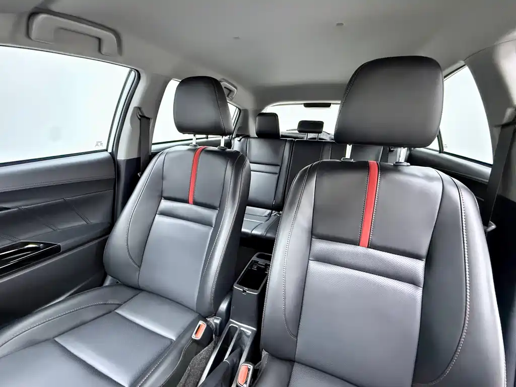 Toyota Yaris L — фото 13
