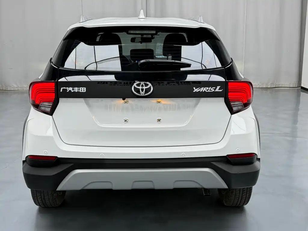 Toyota Yaris L — фото 15