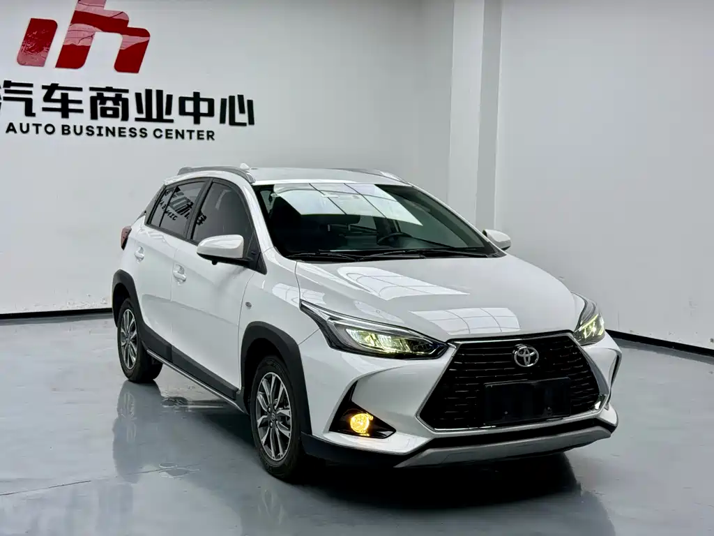 Toyota Yaris L — фото 3