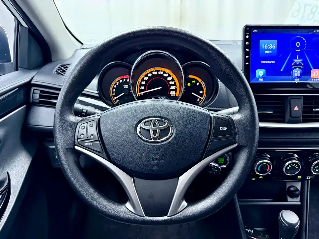 Toyota Yaris L — фото 6