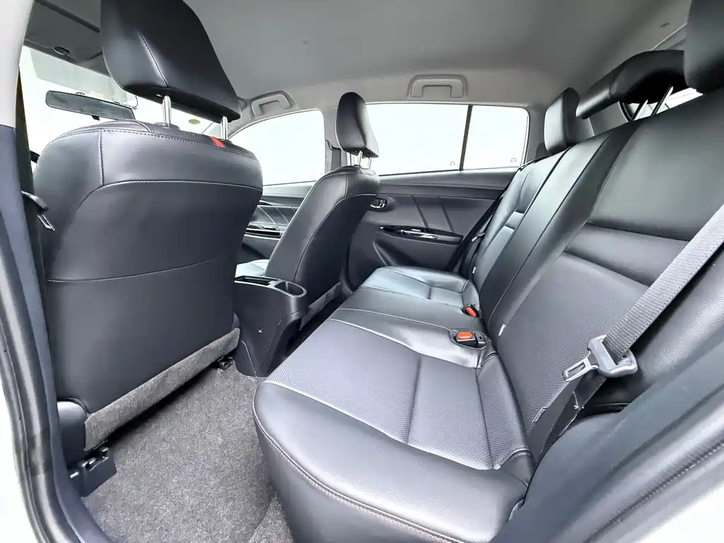 Toyota Yaris L — фото 10