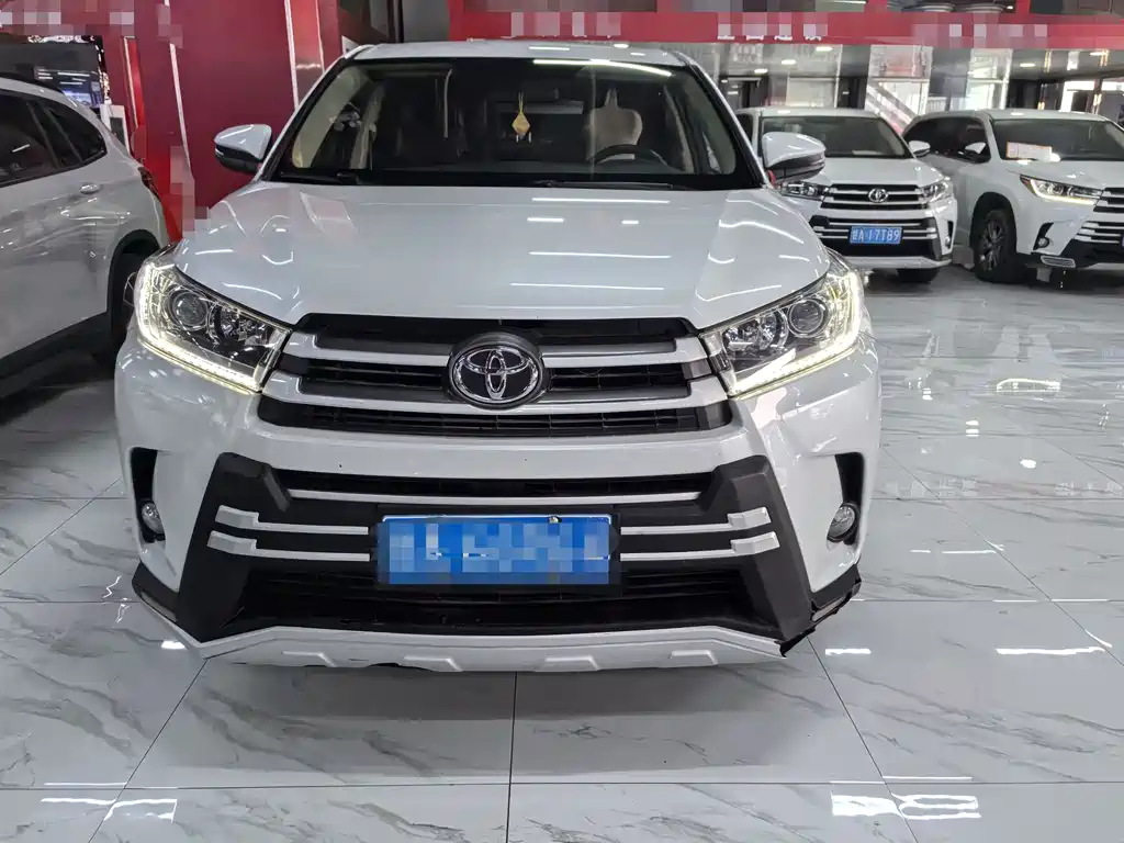 Toyota Highlander — фото 2