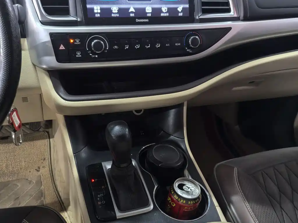 Toyota Highlander — фото 11