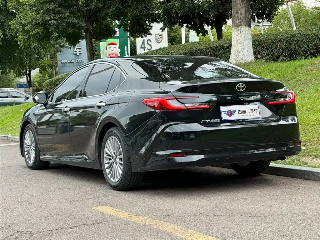 Toyota Camry — фото 4