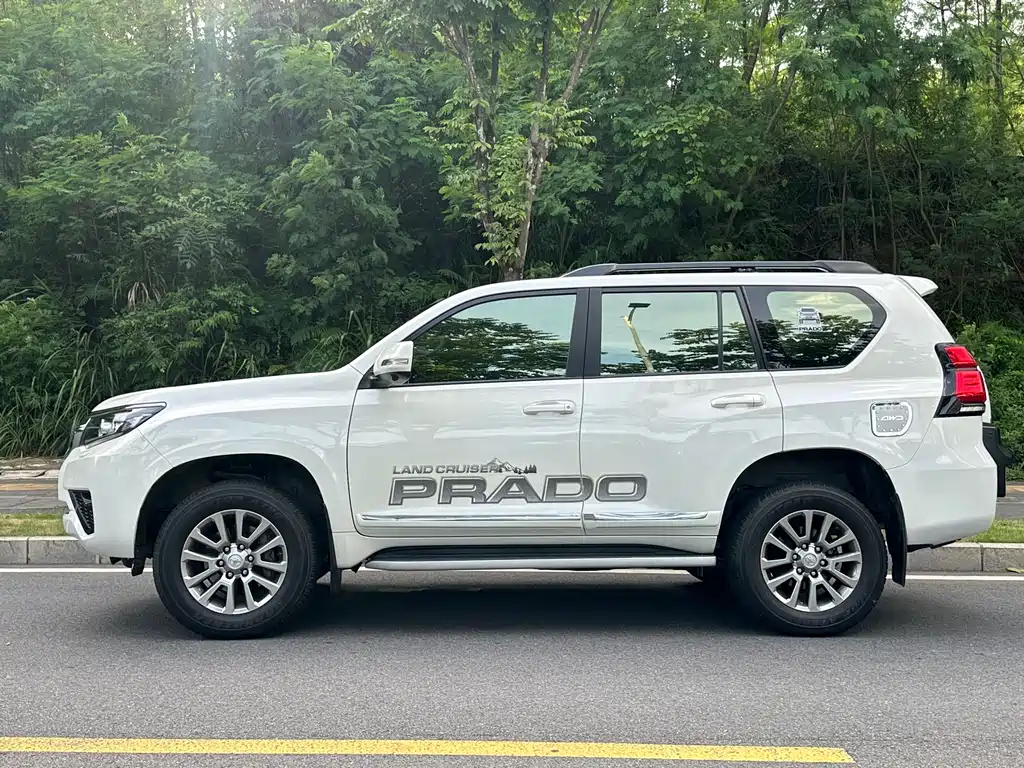 Toyota Prado — фото 4