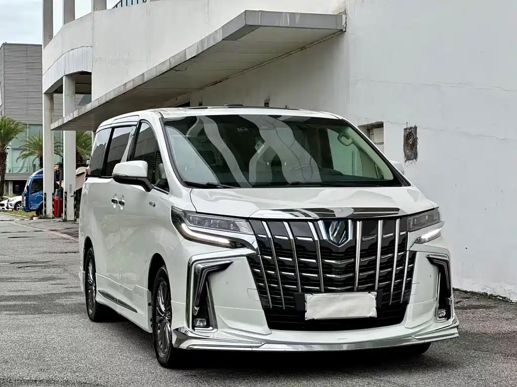 Toyota Alphard — фото 2
