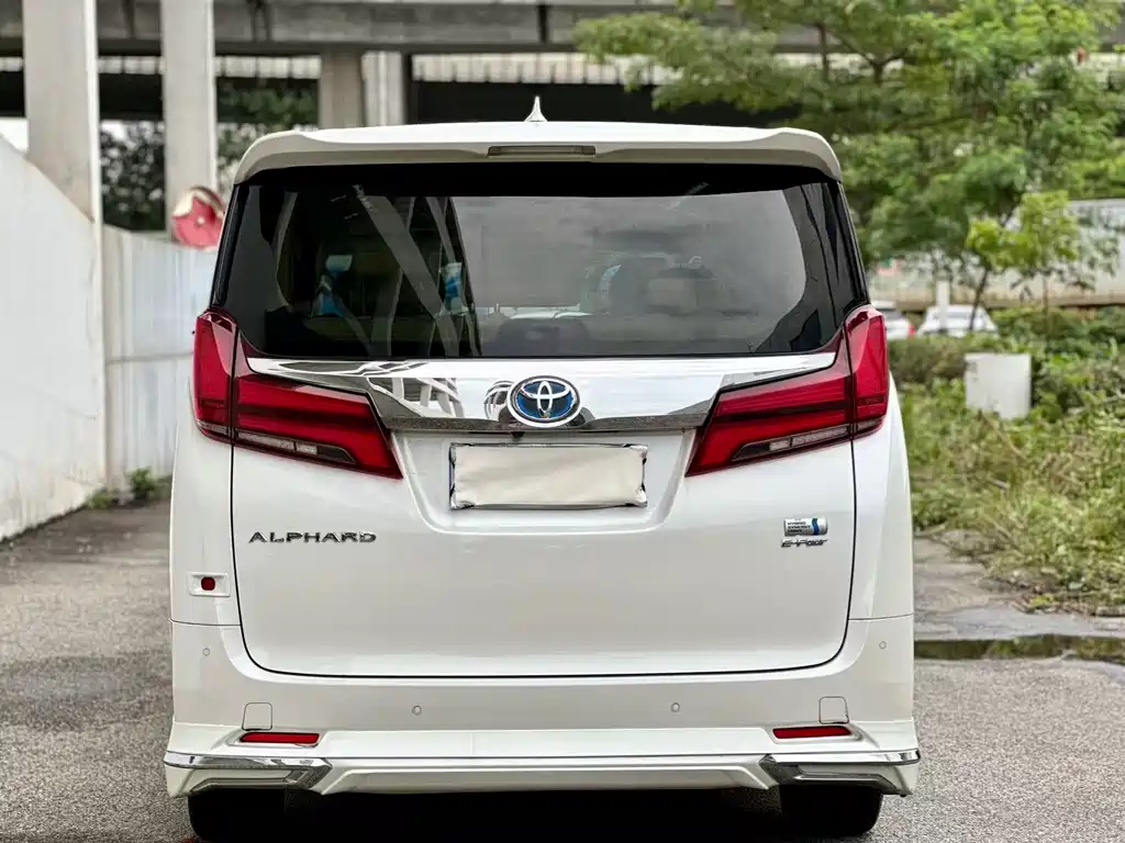 Toyota Alphard — фото 15