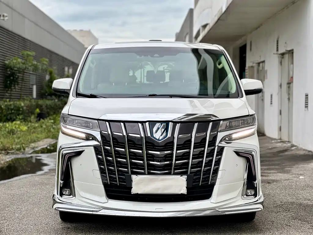 Toyota Alphard — фото 3