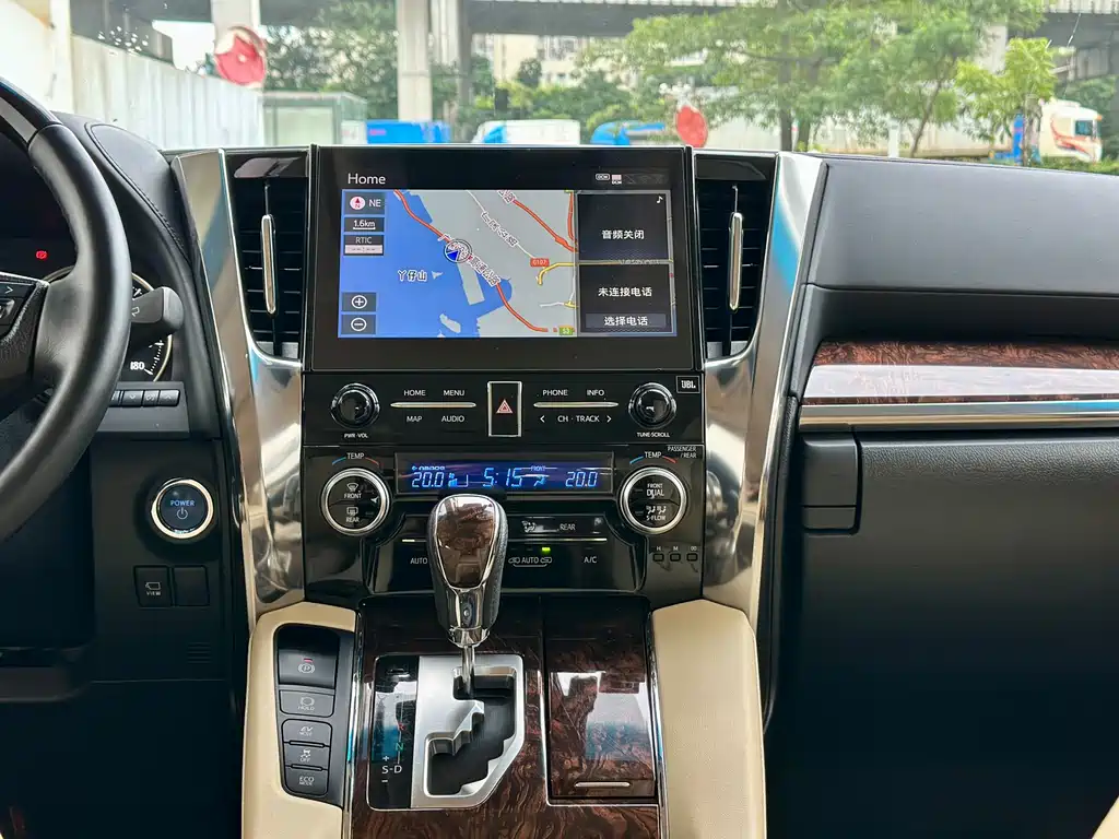 Toyota Alphard — фото 6
