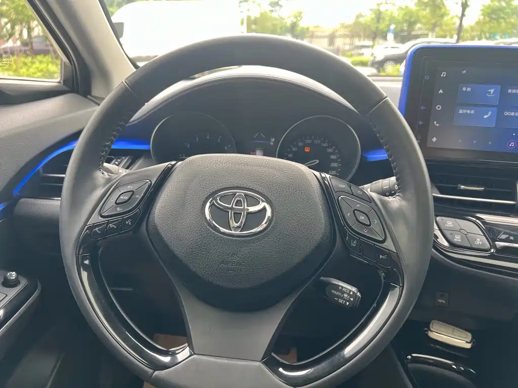 Toyota C-HR — фото 19