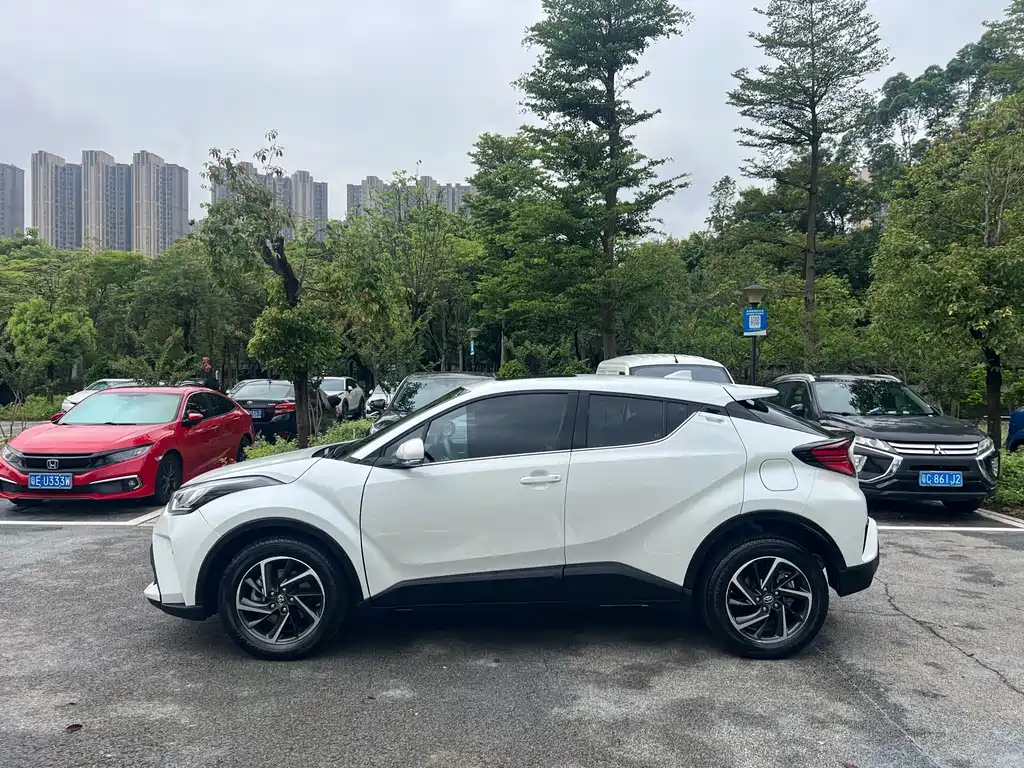 Toyota C-HR — фото 7