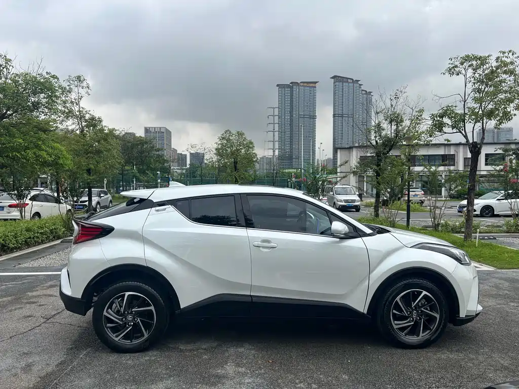 Toyota C-HR — фото 8