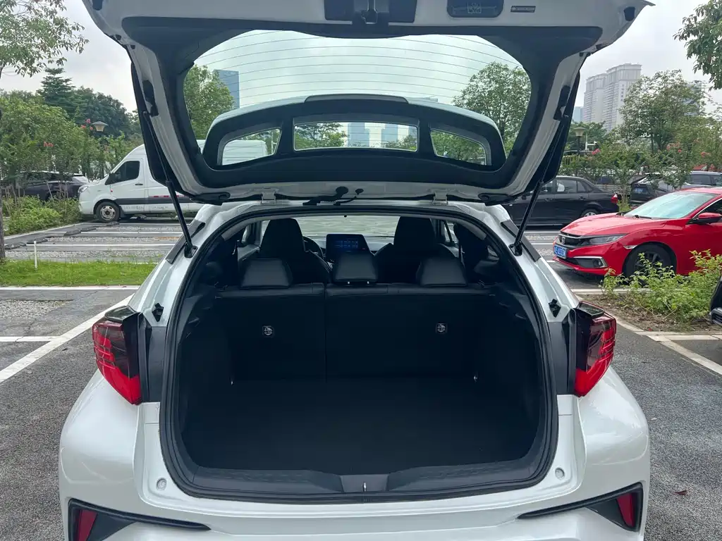 Toyota C-HR — фото 10
