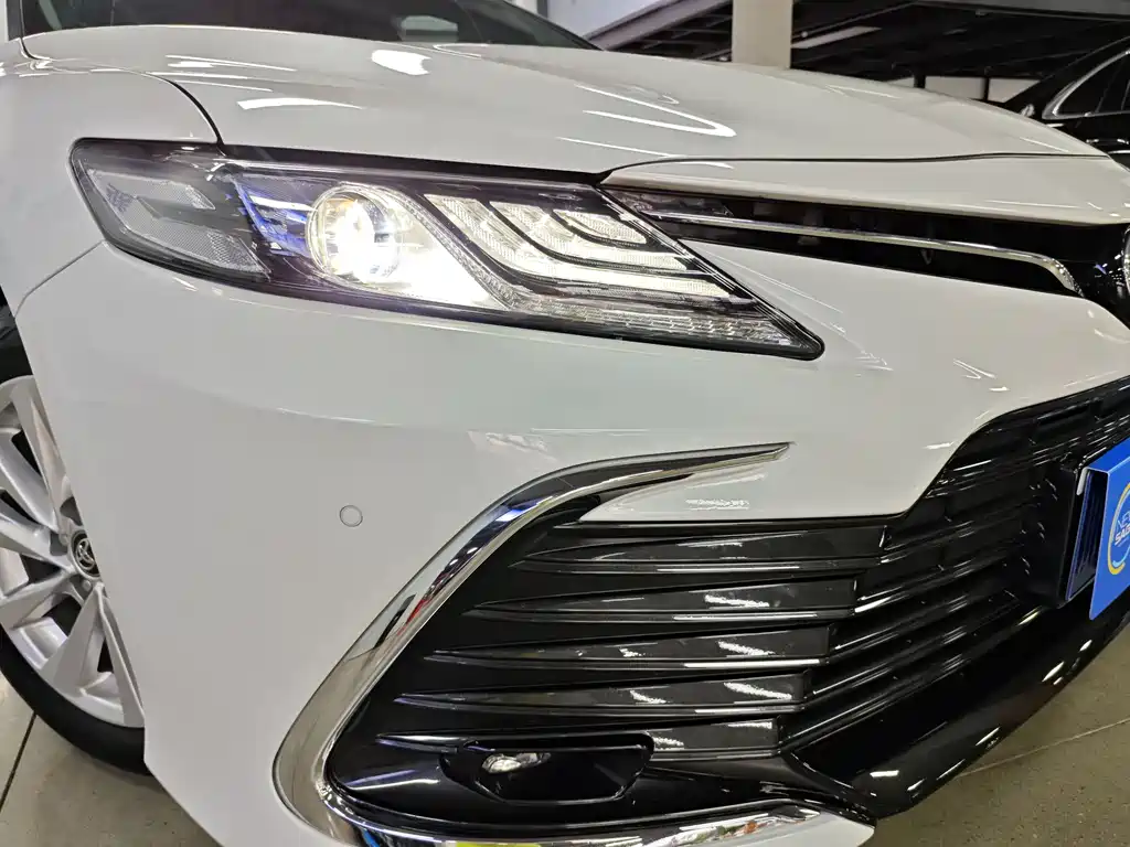 Toyota Camry — фото 11