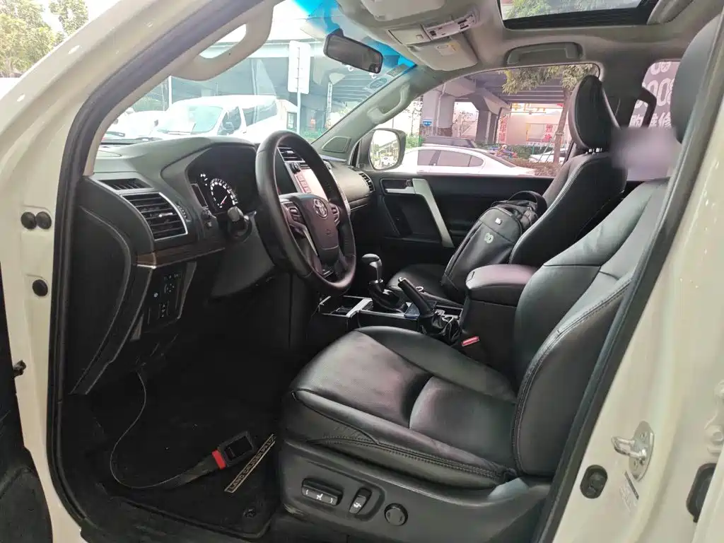 Toyota Prado — фото 11