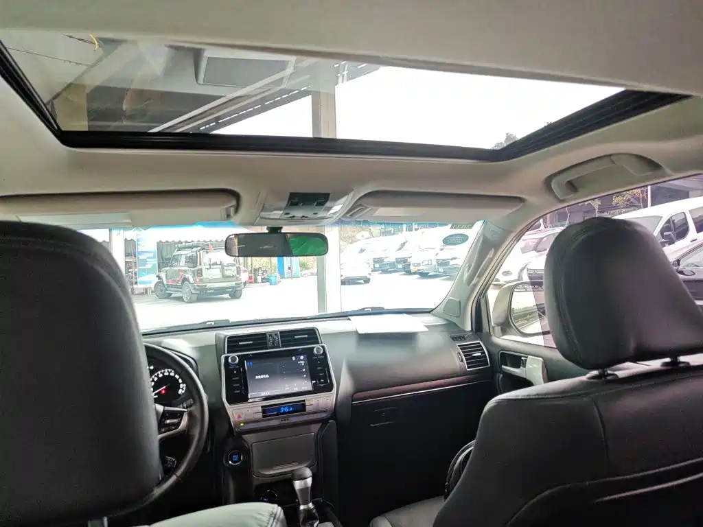 Toyota Prado — фото 14