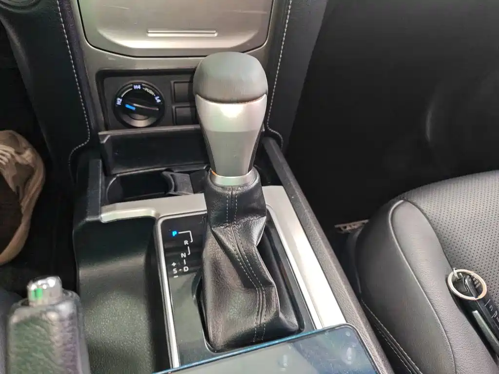 Toyota Prado — фото 10