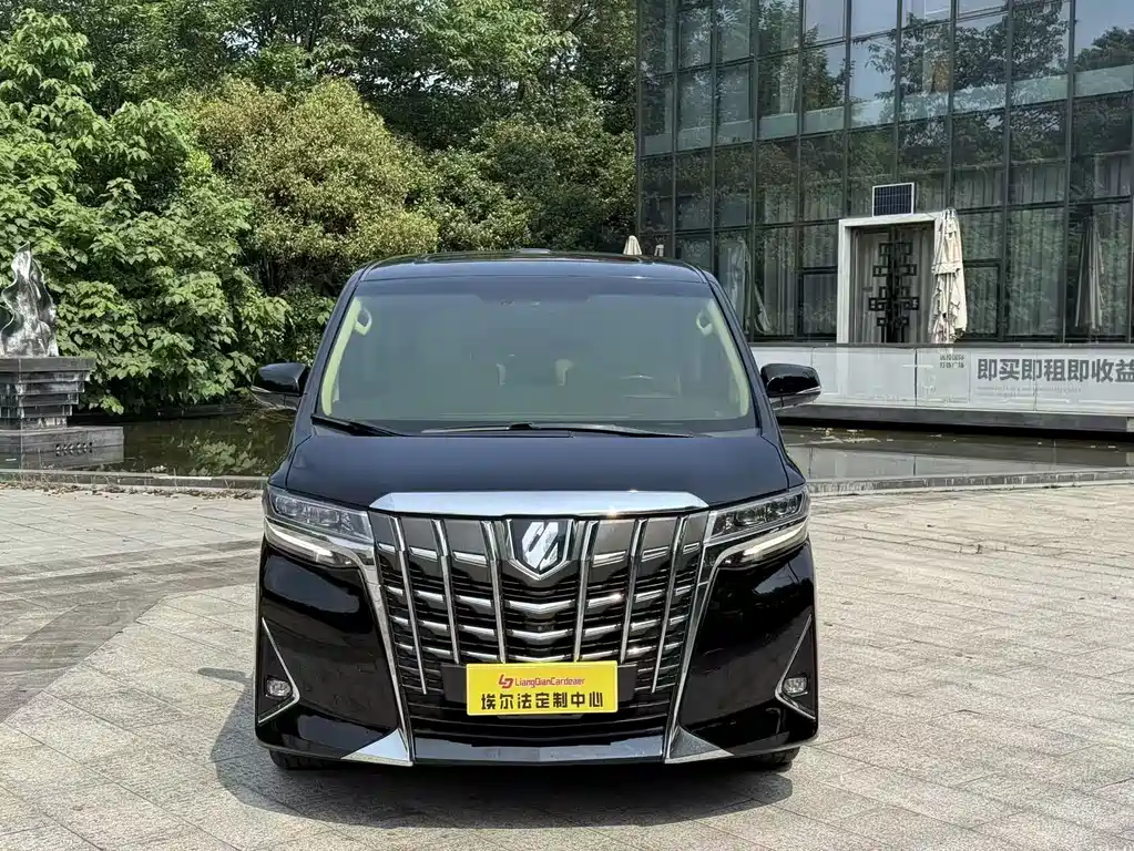 Toyota Alphard — фото 5