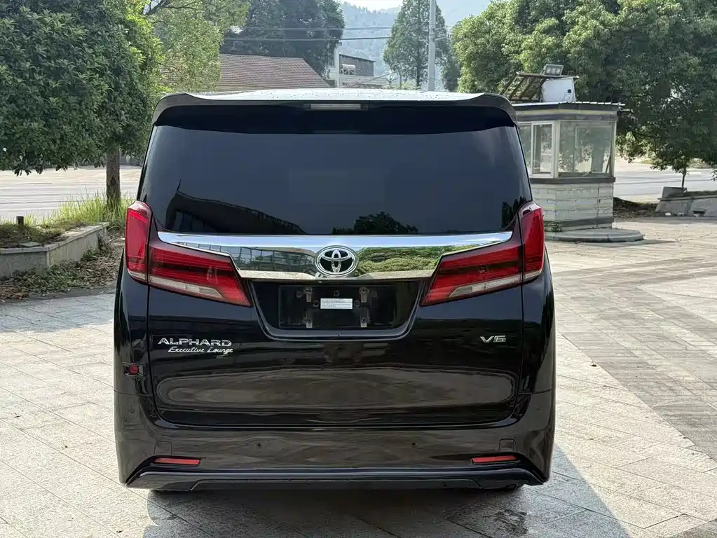 Toyota Alphard — фото 7